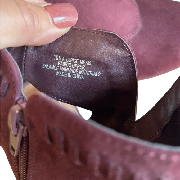 NWOT Madeline Allspice Closed Toe Chunky Heel Bootie, Cabernet, Size 10 - Picture 9 of 9